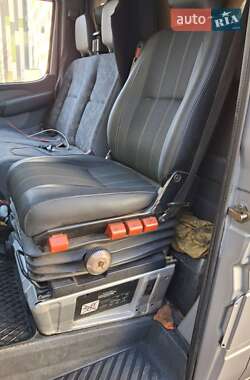 Грузовой фургон Mercedes-Benz Sprinter 2004 в 