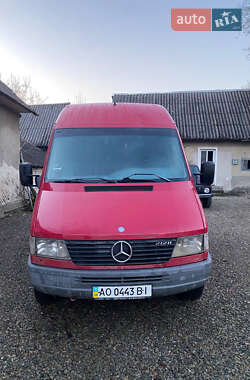 Вантажний фургон Mercedes-Benz Sprinter 1998 в Тячеві