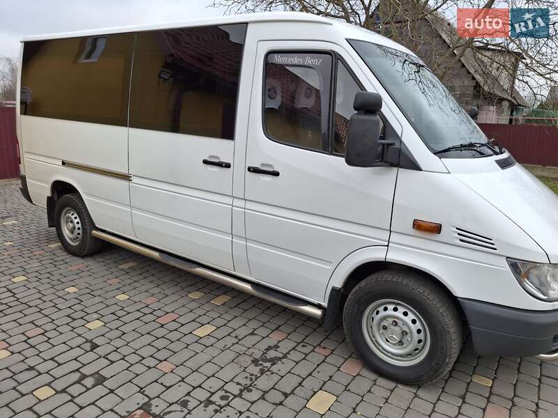 Грузопассажирский фургон Mercedes-Benz Sprinter 2002 в Нововолынске
