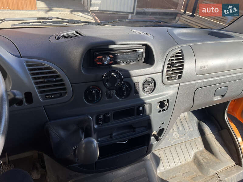 Грузовой фургон Mercedes-Benz Sprinter 2002 в Бершади