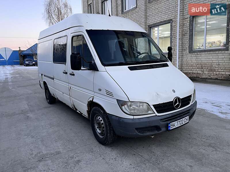 Грузопассажирский фургон Mercedes-Benz Sprinter 2004 в Ровно