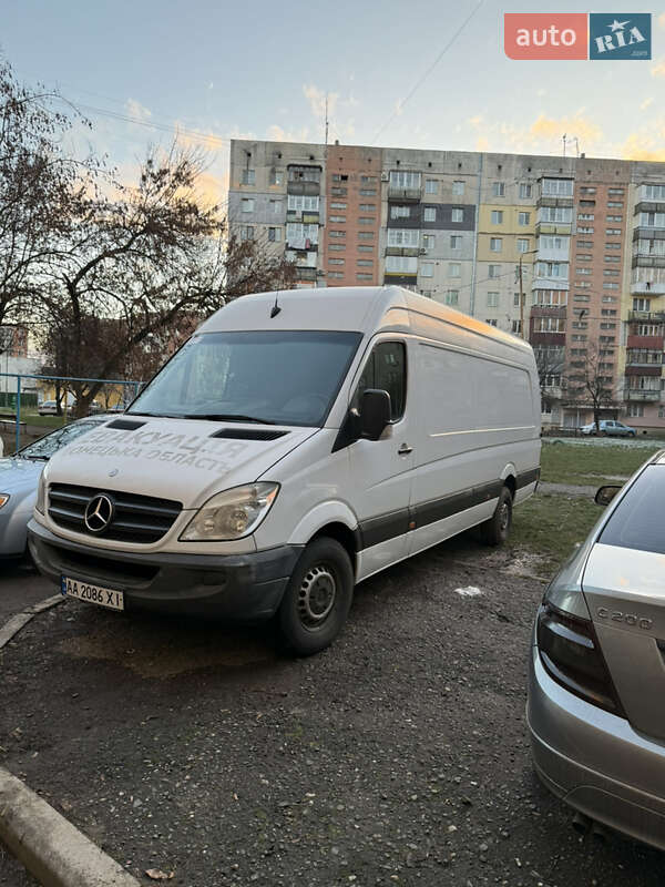 Грузовой фургон Mercedes-Benz Sprinter 2012 в 