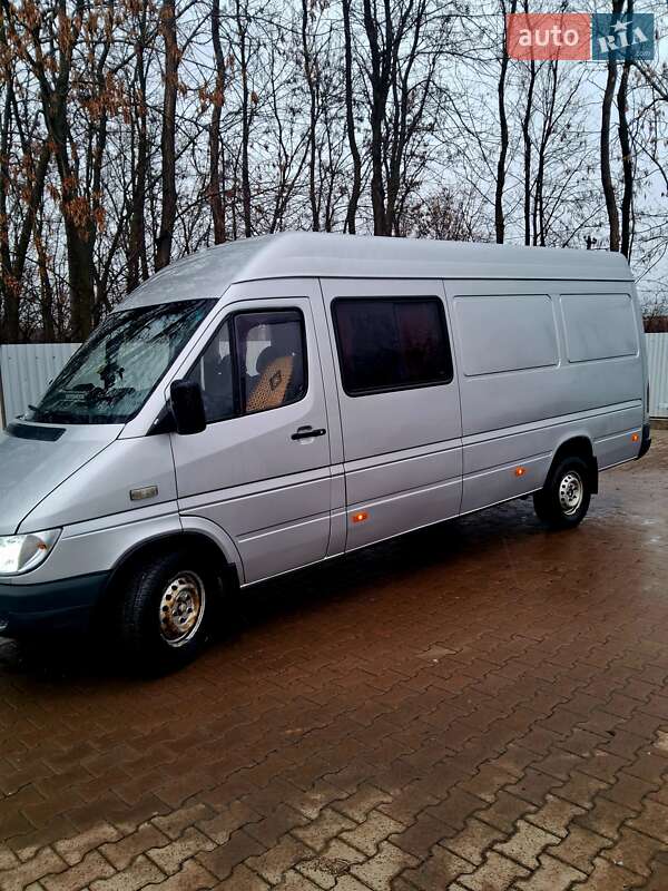 Вантажопасажирський фургон Mercedes-Benz Sprinter 2004 в Івано-Франківську