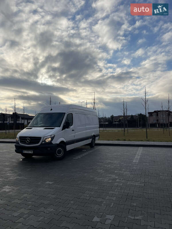 Грузовой фургон Mercedes-Benz Sprinter 2015 в 