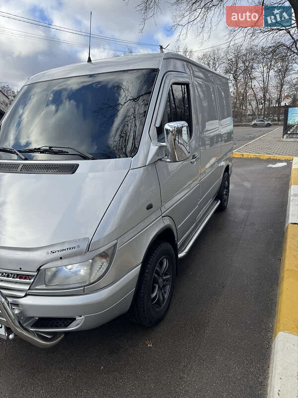 Вантажний фургон Mercedes-Benz Sprinter 2000 в Києві