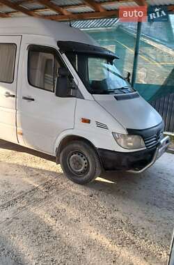 Грузопассажирский фургон Mercedes-Benz Sprinter 2003 в Новоселице