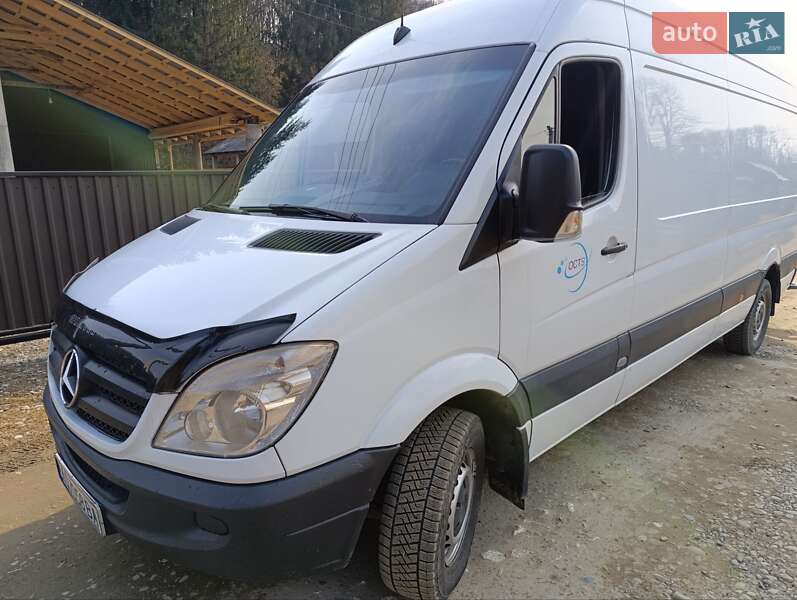 Грузовой фургон Mercedes-Benz Sprinter 2013 в 