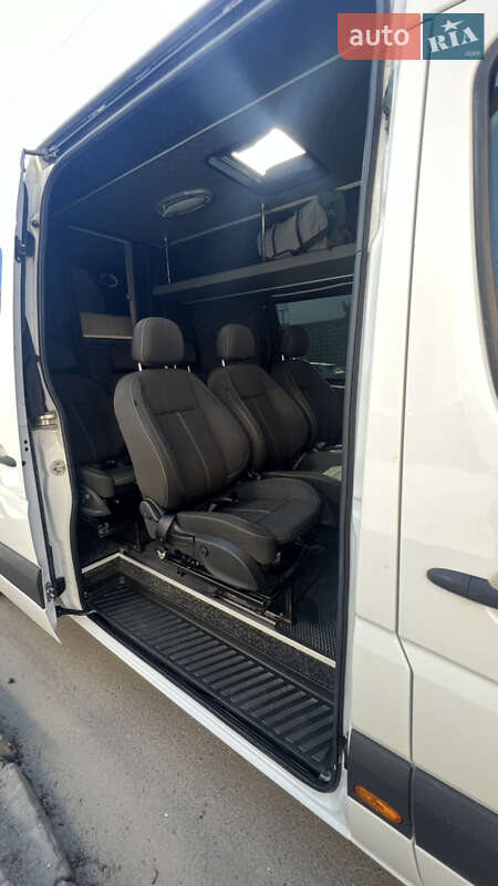 Вантажопасажирський фургон Mercedes-Benz Sprinter 2011 в Тернополі