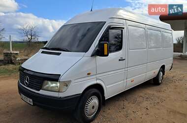 Грузовой фургон Mercedes-Benz Sprinter 2000 в 