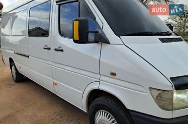 Грузовой фургон Mercedes-Benz Sprinter 2000 в 