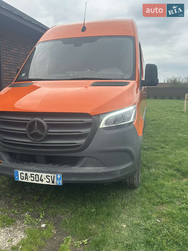 Грузовой фургон Mercedes-Benz Sprinter 2021 в 