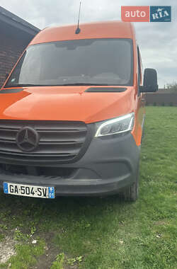 Грузовой фургон Mercedes-Benz Sprinter 2021 в 