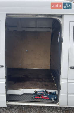 Вантажний фургон Mercedes-Benz Sprinter 2000 в 