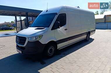 Грузовой фургон Mercedes-Benz Sprinter 2022 в 