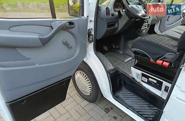 Грузовой фургон Mercedes-Benz Sprinter 2000 в 