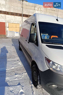 Грузовой фургон Mercedes-Benz Sprinter 2021 в 