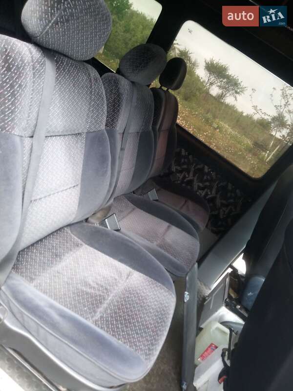 Микроавтобус Mercedes-Benz Sprinter 2000 в Городке