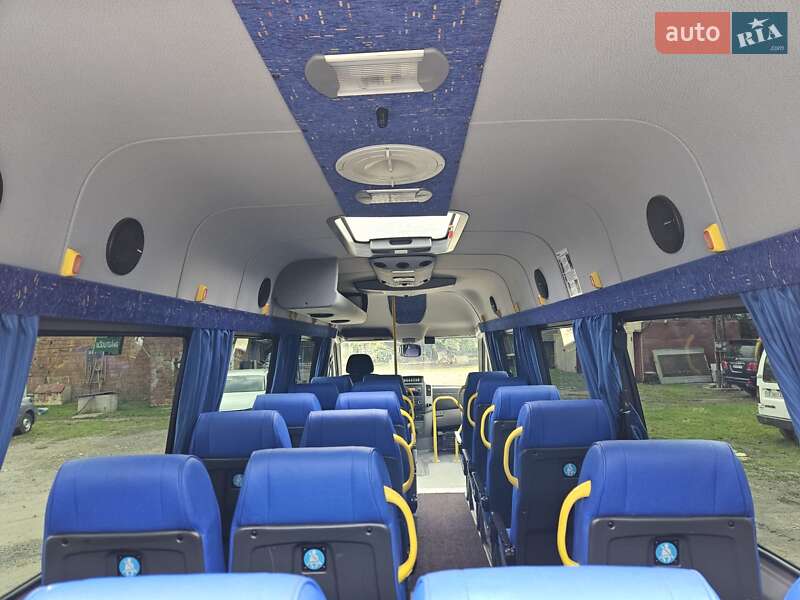 Туристический / Междугородний автобус Mercedes-Benz Sprinter 2013 в Черновцах