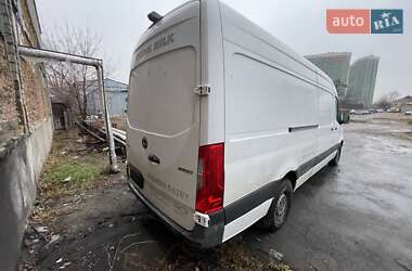 Грузовой фургон Mercedes-Benz Sprinter 2021 в 