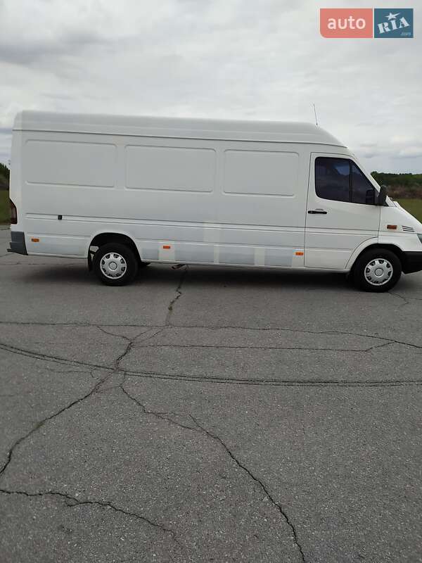 Вантажний фургон Mercedes-Benz Sprinter 2004 в Малині