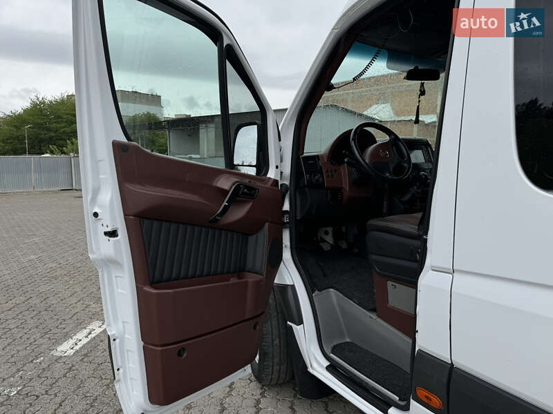 Вантажопасажирський фургон Mercedes-Benz Sprinter 2012 в Чернівцях