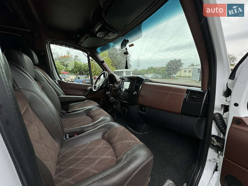 Вантажопасажирський фургон Mercedes-Benz Sprinter 2012 в Чернівцях