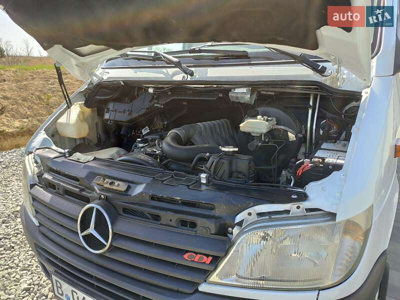 Грузовой фургон Mercedes-Benz Sprinter 2003 в Ровно