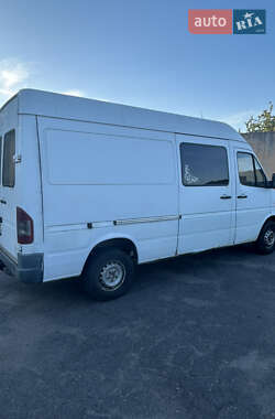 Грузовой фургон Mercedes-Benz Sprinter 2000 в 