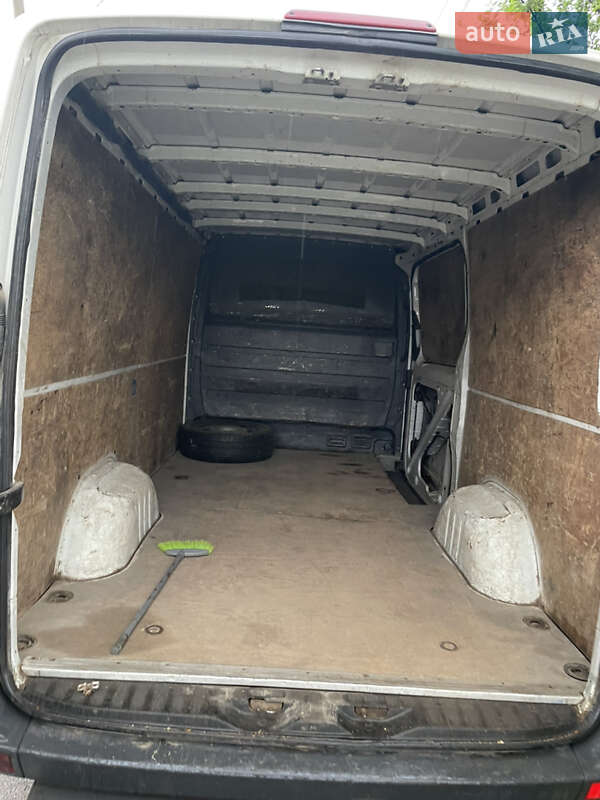 Грузовой фургон Mercedes-Benz Sprinter 2010 в 