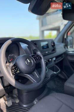 Грузовой фургон Mercedes-Benz Sprinter 2023 в 