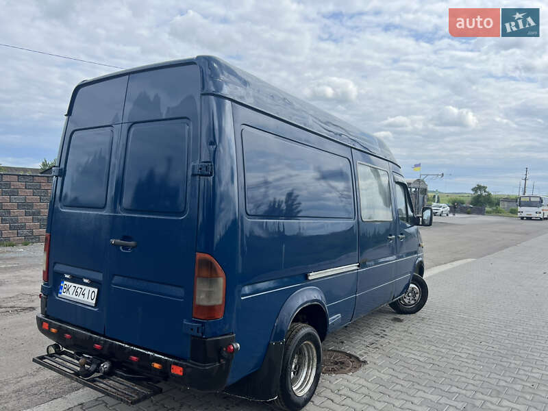 Грузовой фургон Mercedes-Benz Sprinter 2004 в Ровно