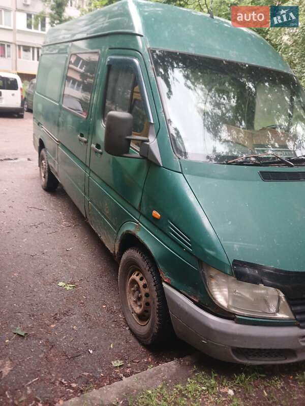 Вантажопасажирський фургон Mercedes-Benz Sprinter 2002 в Києві