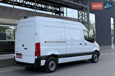 Грузовой фургон Mercedes-Benz Sprinter 2021 в 