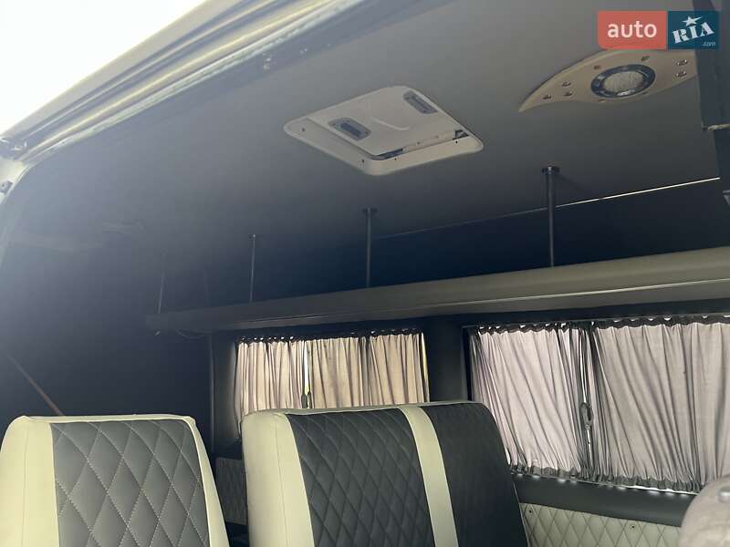 Вантажопасажирський фургон Mercedes-Benz Sprinter 2006 в Сокалі