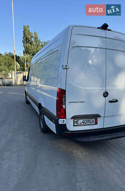 Грузовой фургон Mercedes-Benz Sprinter 2021 в 