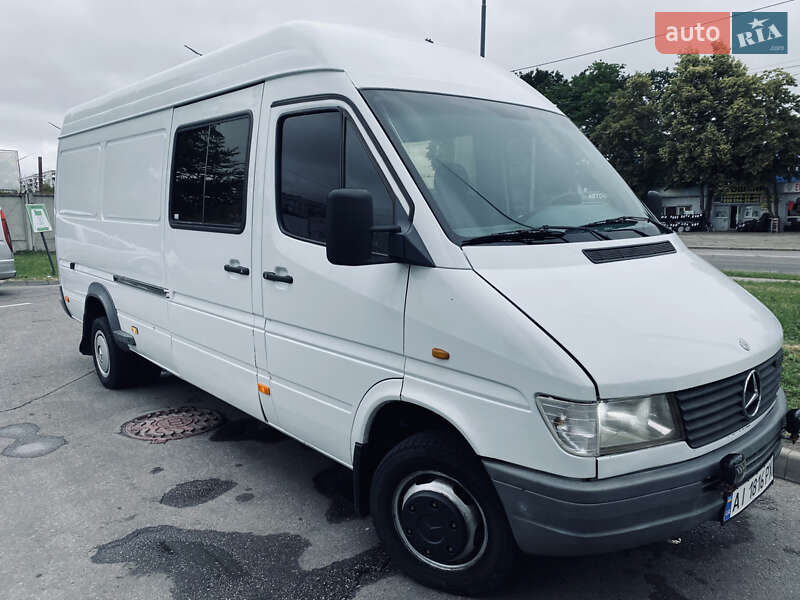Грузопассажирский фургон Mercedes-Benz Sprinter 2000 в 