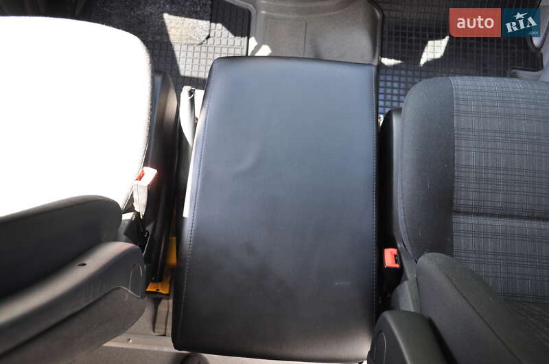 Грузопассажирский фургон Mercedes-Benz Sprinter 2016 в Киеве фото 35 Грузопассажирский фургон Mercedes-Benz Sprinter 2016 в Киеве