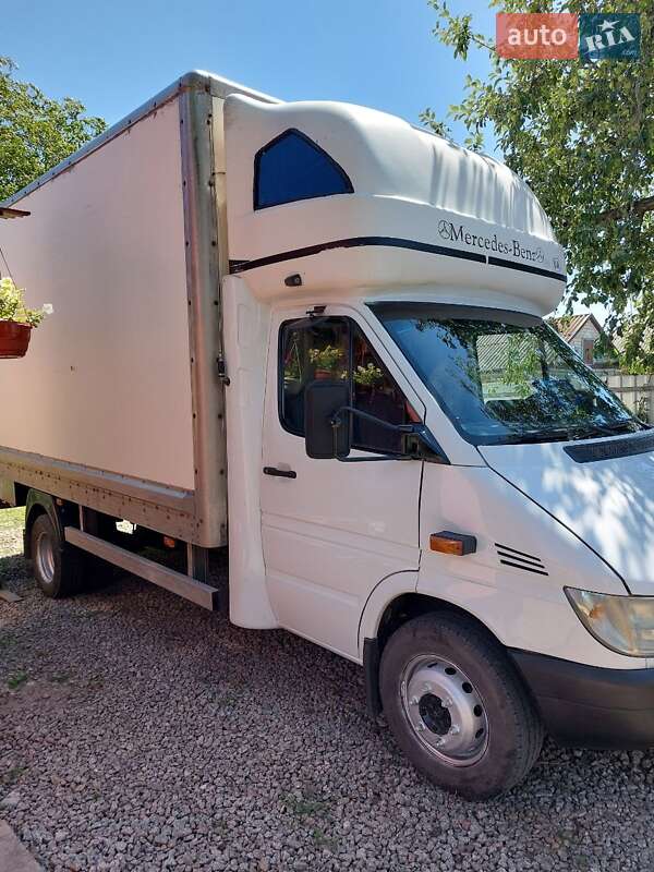 Грузовой фургон Mercedes-Benz Sprinter 2005 в 