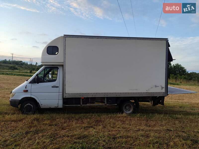 Грузовой фургон Mercedes-Benz Sprinter 2005 в Стрые