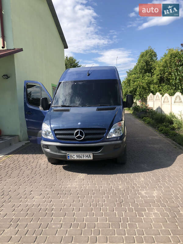 Mercedes-Benz Sprinter 2011