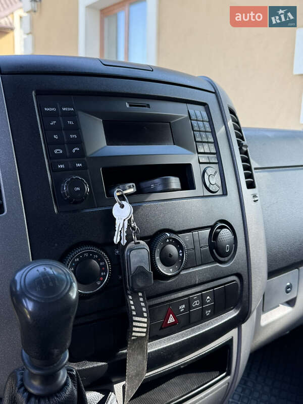 Автовоз Mercedes-Benz Sprinter 2015 в Косове