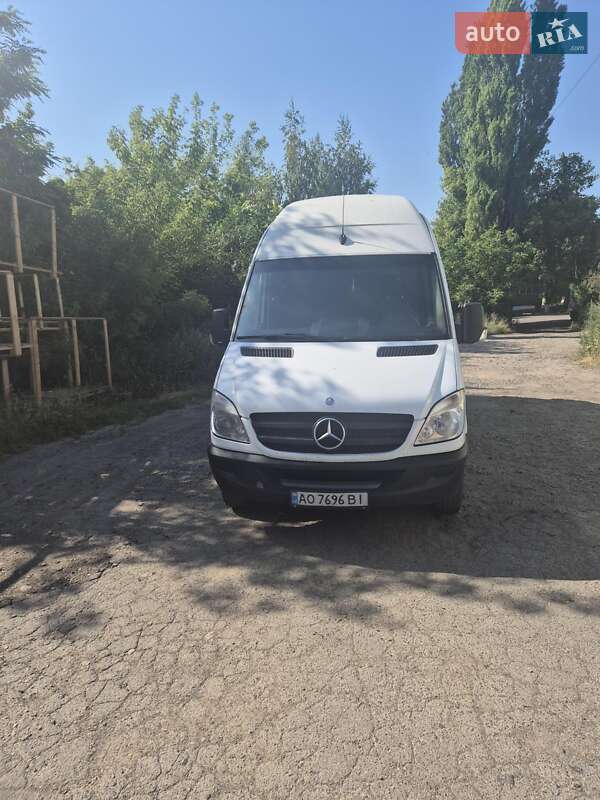 Грузовой фургон Mercedes-Benz Sprinter 2012 в 
