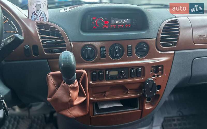 Грузовой фургон Mercedes-Benz Sprinter 2002 в Черновцах