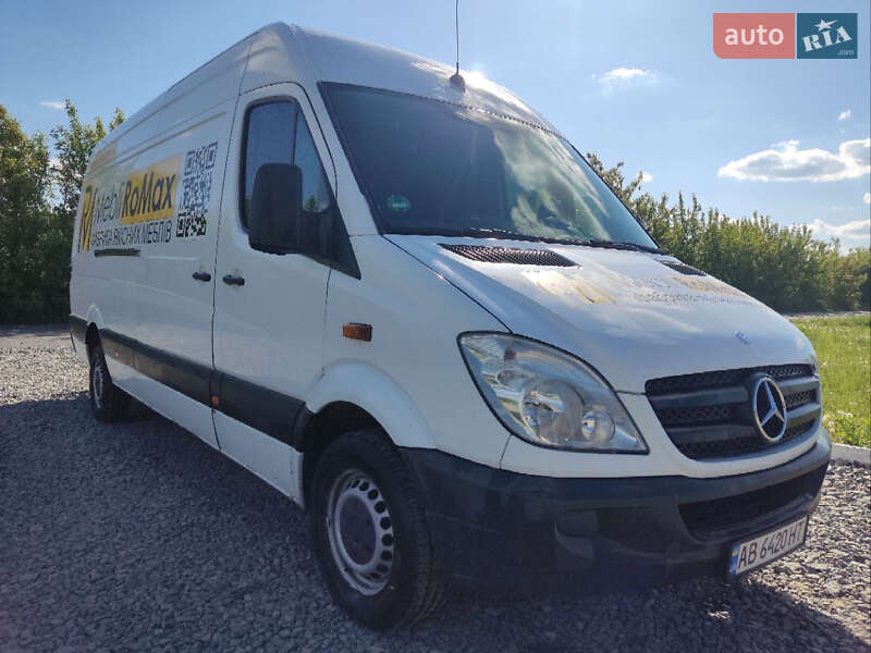 Грузовой фургон Mercedes-Benz Sprinter 2011 в 