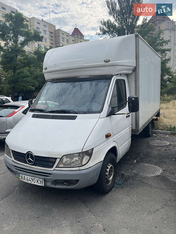 Грузовой фургон Mercedes-Benz Sprinter 2005 в 