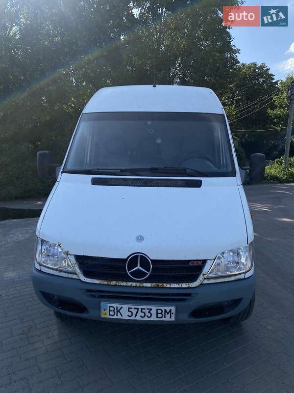 Грузовой фургон Mercedes-Benz Sprinter 2004 в Ровно
