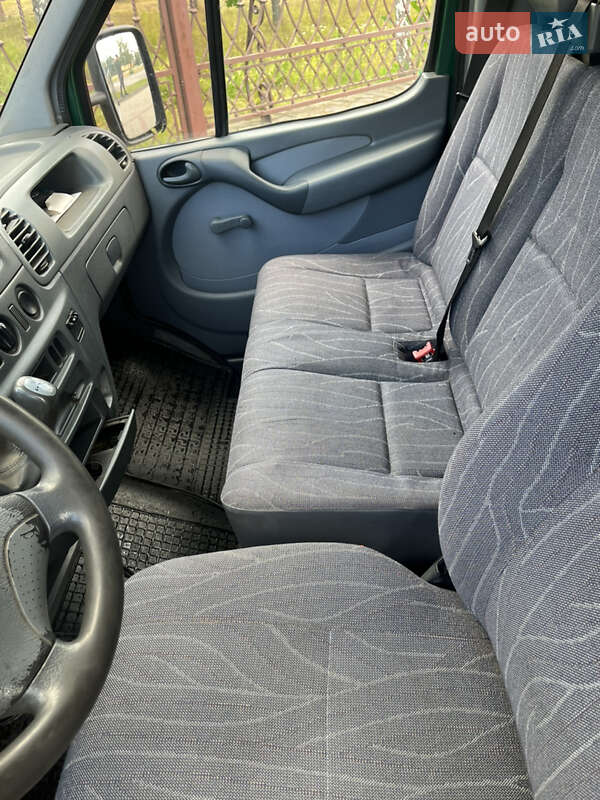 Грузовой фургон Mercedes-Benz Sprinter 2002 в Маневичах