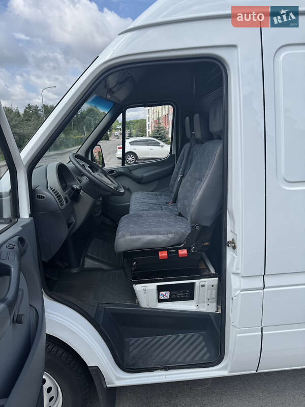 Вантажний фургон Mercedes-Benz Sprinter 2005 в Рівному