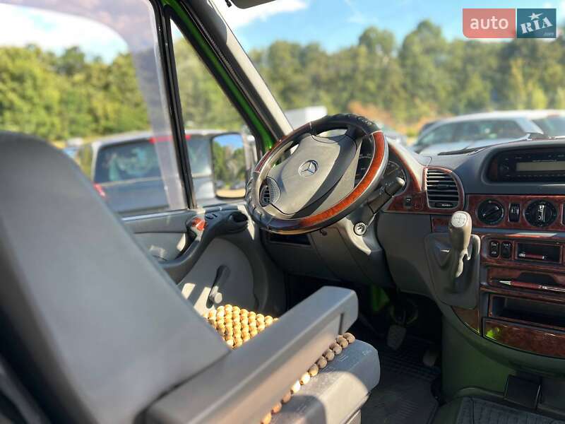 Грузопассажирский фургон Mercedes-Benz Sprinter 2006 в Стрые