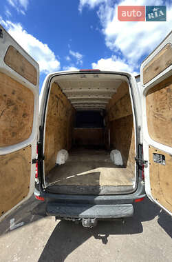 Грузовой фургон Mercedes-Benz Sprinter 2010 в 